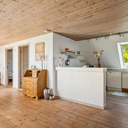Stunning In With 9 Bedrooms And Internet *