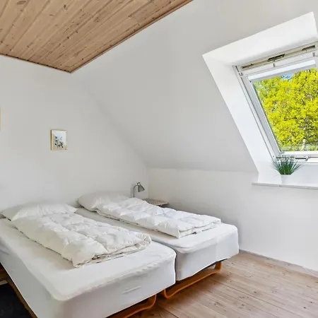 Stunning In With 9 Bedrooms And Internet *