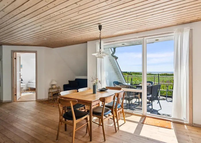 Semesterbostad Stunning In With 9 Bedrooms And Internet