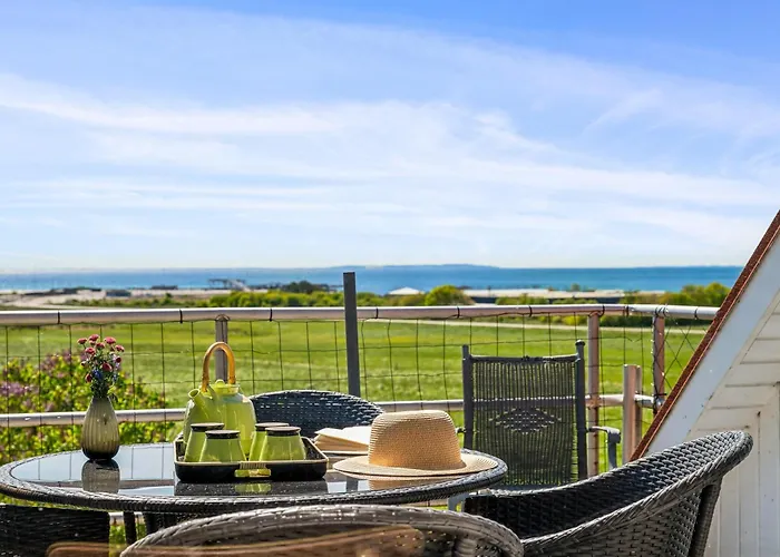 Semesterbostad Stunning In With 9 Bedrooms And Internet